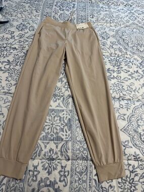 Uniqlo women's Taupe Stretch Jogger Pants